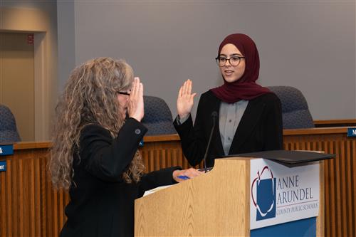 Hafsa Hamdaoui taking oath